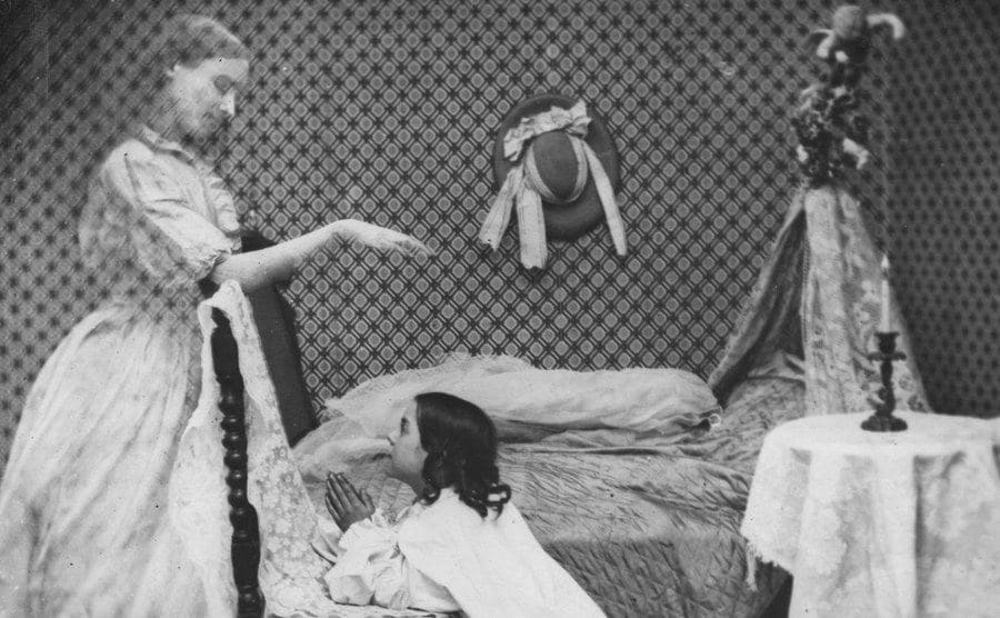 The ghost of a woman appears to a girl at prayer by her bedside
