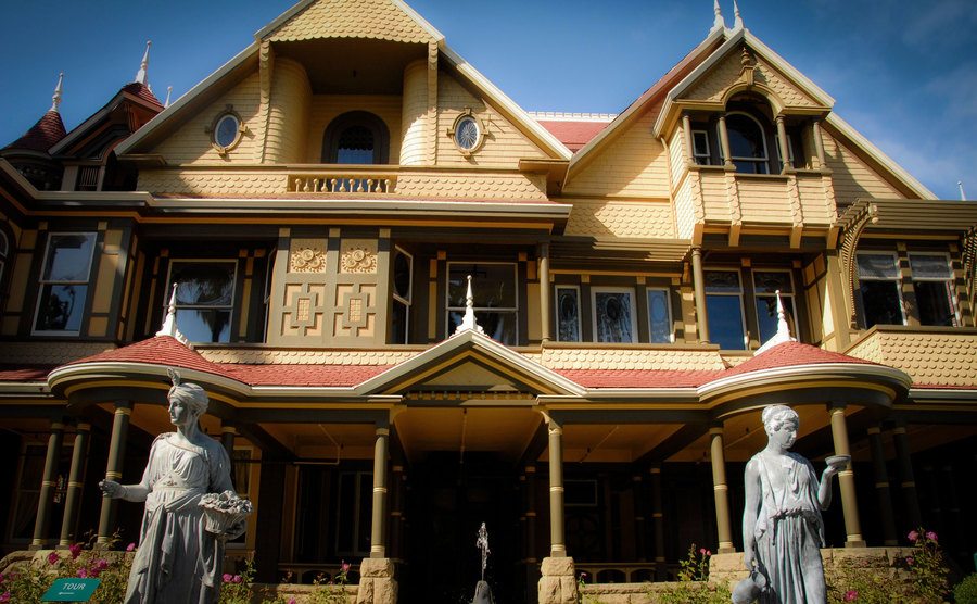 A picture of the Winchester Mystery House.